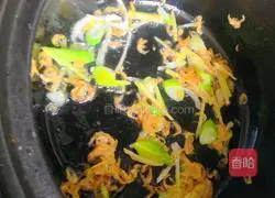 Illustration of how to make shredded radish and egg soup 6