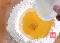 Illustration of how to make onion crispy cake 9