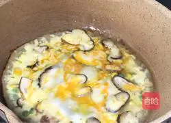 Illustration of how to make egg hand pizza 8