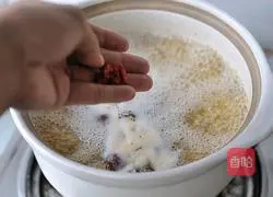 Illustration of how to make millet, red dates and wolfberry porridge 5