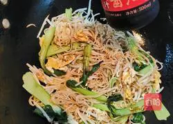 Illustration of how to make Xiangchou Meijiu soy sauce fried noodles 9