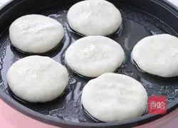 Illustration of how to make chives, shrimp skin and egg pie 9