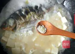 Illustration of how to make crucian carp tofu soup 13