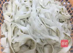 Illustration of how to make glutinous beef noodles 2