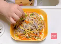 Illustration of how to make baby chicken shredded cold noodles 6