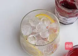 Illustration of how to make peach and raspberry drink 5