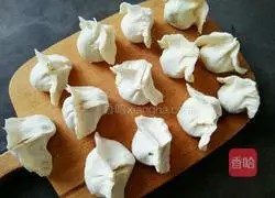 Illustration of how to make chrysanthemum and shrimp dumplings 12