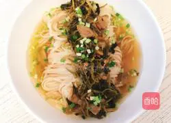 Illustration of how to make shredded pork noodles with pickled vegetables 14