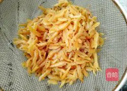 Illustration of how to make shrimp loofah and egg soup 5