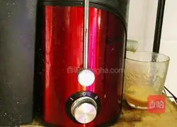 Illustration of how to make banana, apple and coconut juice 2