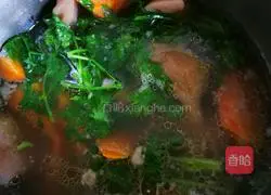 Illustration of how to make pork ribs, carrot and lotus root soup 7