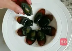 Cold preserved egg tofu#New Year's Eve rice recipe illustration 3