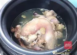 Illustration of how to make pork belly and chicken soup 3