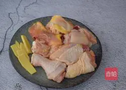 Illustration of how to make bamboo fungus stewed in chicken soup 3