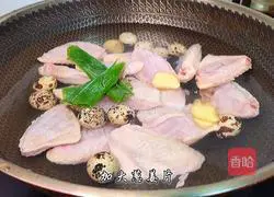 Illustration of how to make cola chicken wings and stewed quail eggs 4