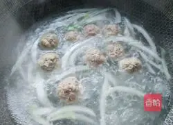 Illustration of how to make meatball sprouts and white vermicelli soup 5