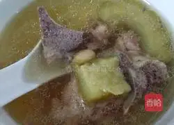 Bitter melon, soybean and pork bone soup recipe 6