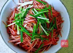 Illustration of how to make stir-fried shredded potatoes 14