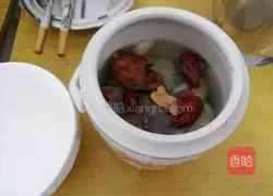 Illustration of how to make Smilax Poria Spare Ribs Soup 3