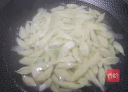 Illustration of how to make scallion oil scissor noodles 7