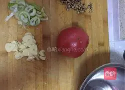 Illustration of how to make mushroom, tomato and egg noodles 4