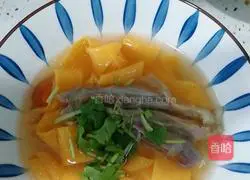 Illustration of how to make carrot noodles 12