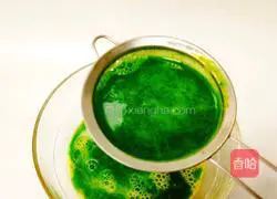 Illustration of how to make spinach and egg custard for baby food supplement 4