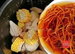 Recipe for Cordyceps Flower Pork Bone Soup Illustration 10