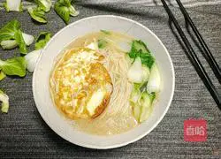 Illustration of how to make vegetable and egg noodle soup 11