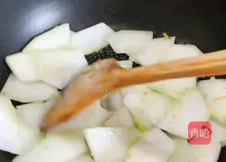 Illustration of how to make winter melon and lean meat soup 7