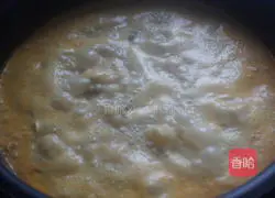 Illustration of how to make Thai coconut fish curry without adding a drop of water 7