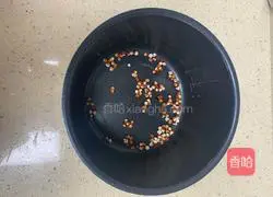 Illustration of how to make taro soup with coconut milk and gorgon seeds 2