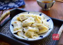 Illustration of how to make colorful pepper and pork dumplings 12