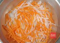 Illustration of how to make carrot and egg burritos 4