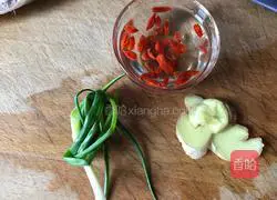 Milk white crucian carp soup recipe 3