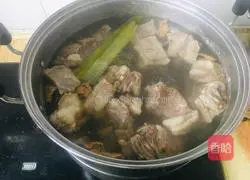 Illustration of how to make mutton stewed radish 5