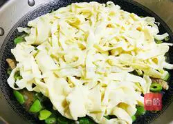 Illustration of how to make braised beans and noodles 6