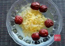 Recipe for red dates, papaya and white fungus soup 2