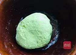 Illustration of how to make garlic spinach noodles 4