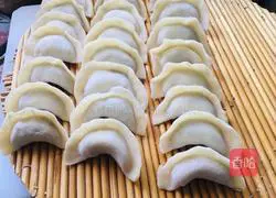 Illustration of how to make hot noodles and steamed dumplings 9