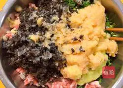 Illustration of how to make leek and three fresh dumplings 2