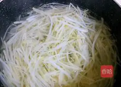 Illustration of how to make stir-fried shredded potatoes 10