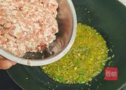 Lijia Private House Potato Meat Illustration of making noodles with foam sauce 4