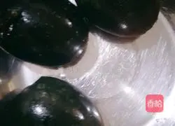 Illustration of how to make preserved egg tofu with fat inside 3