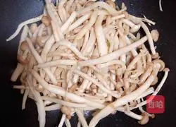 Illustration of how to make duck liver mushroom noodle soup 4