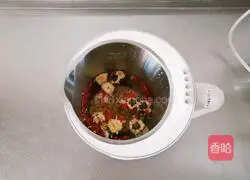 Illustration of how to make fragrant, smooth and delicate chrysanthemum and wolfberry soy milk 5