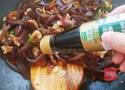 Illustration of how to make fried meat with fungus 12