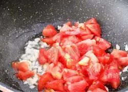 Illustration of how to make tomato and fat beef soup 6