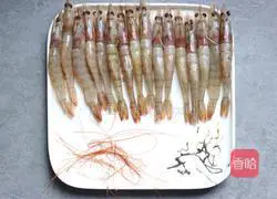 New Year's Eve dinner _Illustration of how to make braised prawns 1