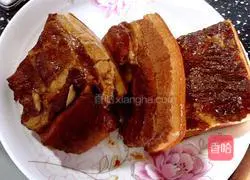 Illustration of braised pork belly 16